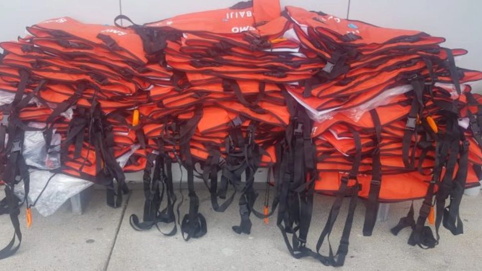 Siguranță sporită pe plajele din Mamaia și Constanța. 150 de balize de înot, donate litoralului