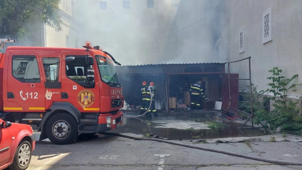 Incendiul de lângă Opera Națională din Capitală a fost stins - FOTO&VIDEO