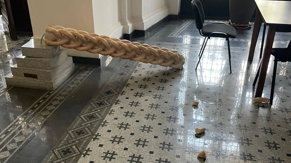  Băiatul rănit de o coloană decorativă din Primăria Capitalei, operat de urgență