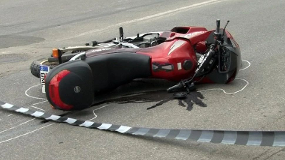 Accident cumplit în Suceava - un motociclist, grav rănit