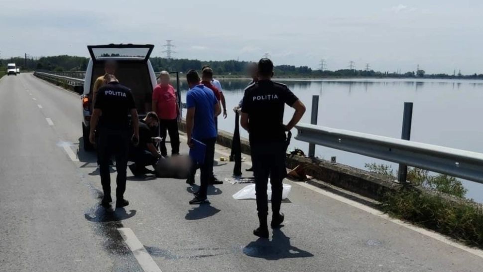 Femeie neindetificată, găsită înecată într-un baraj de pe râul Olt