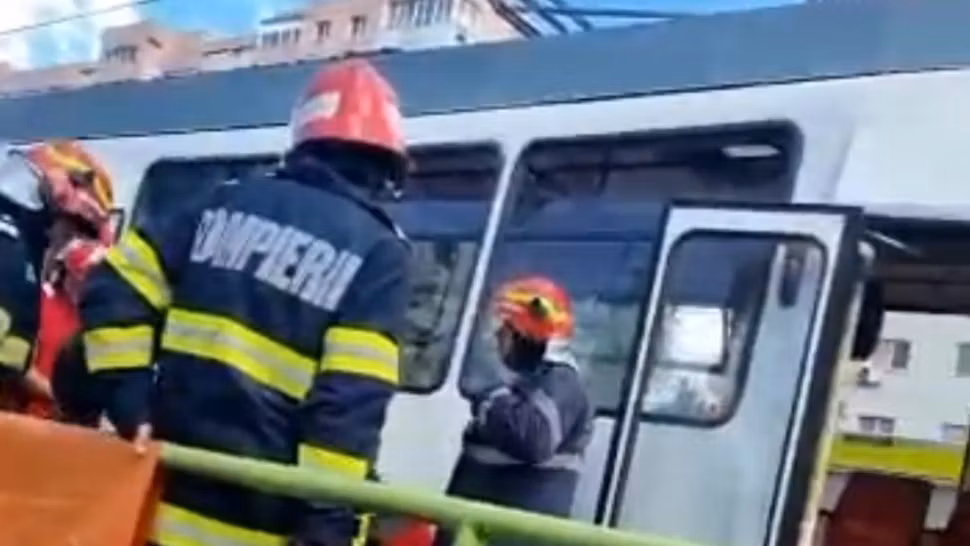 Tragedie în Capitală: O femeie de 22 de ani A MURIT, prinsă sub tramvai, în Rahova - Detalii cumplite