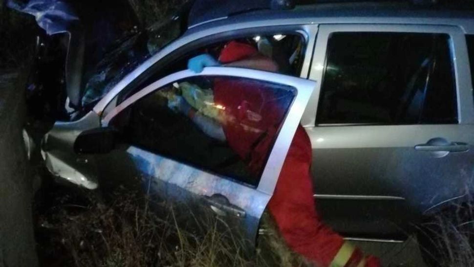Accident grav în Argeș - Trei persoane rănite după ce au intrat cu mașina într-un cap de pod