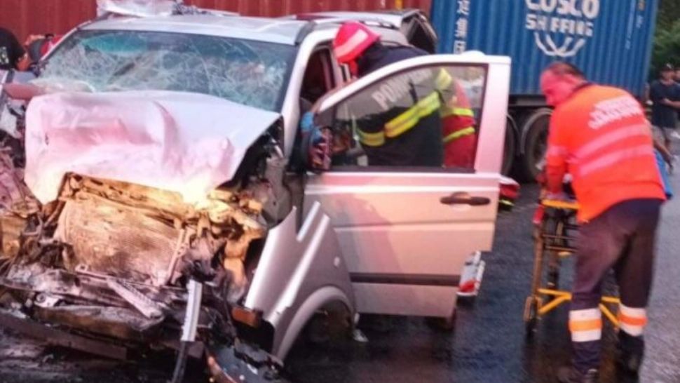 Accident cumplit în Caraş-Severin. 6 victime, dintre care 3 copii, în urma unui impact devastator