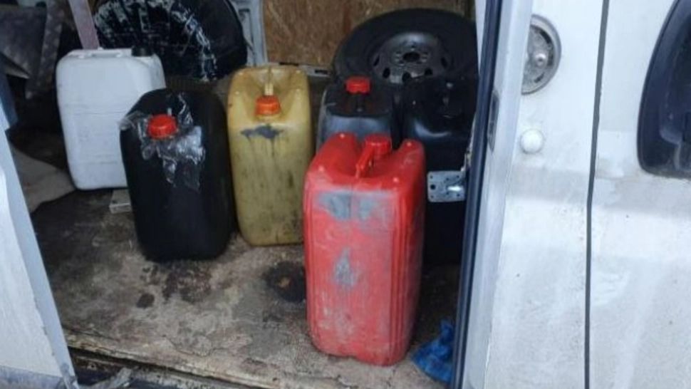 Percheziţii la hoţii de motorină, în județul Sălaj. 4 bărbaţi au fost duşi la audieri