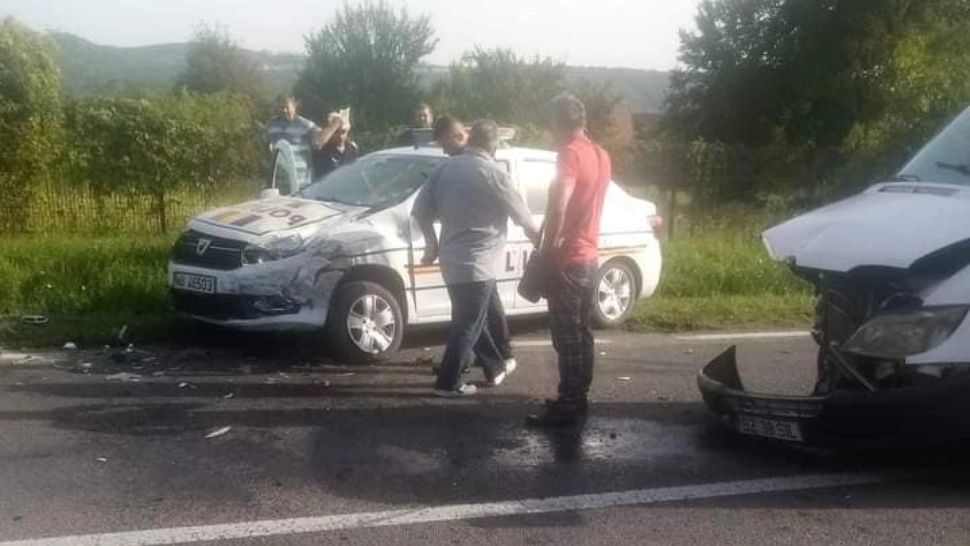 A vrut să evite radarul și a dat peste polițiști. Accident bizar în județul Buzău - FOTO