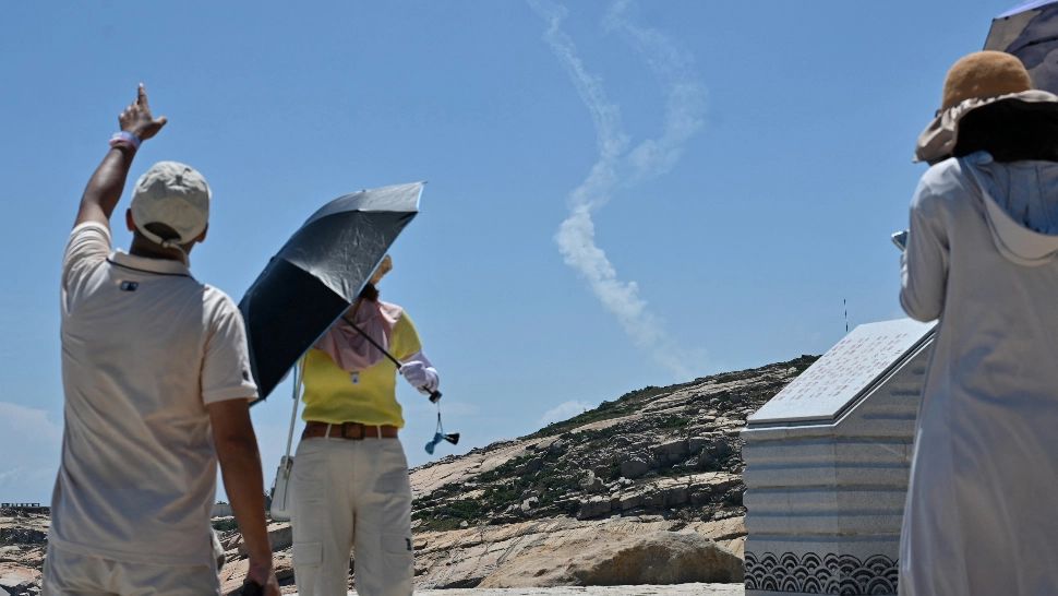 VIDEO | Tensiuni în Asia de Sud-Est. China a înconjurat Taiwanul și a tras cu rachete balistice. Turiștii au asistat încremeniți