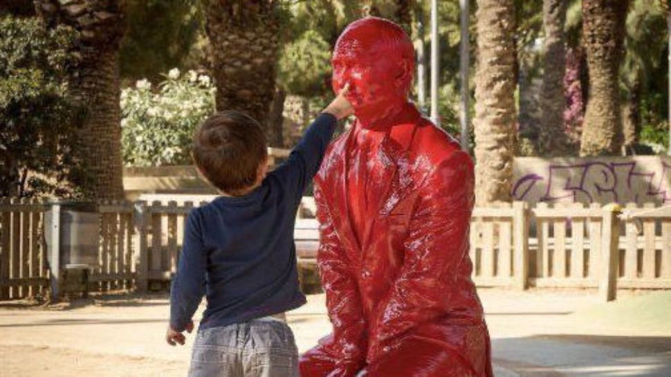 O statuie „însângerată” care îl înfățișează pe Vladimir Putin, expusă în parc din New York - FOTO