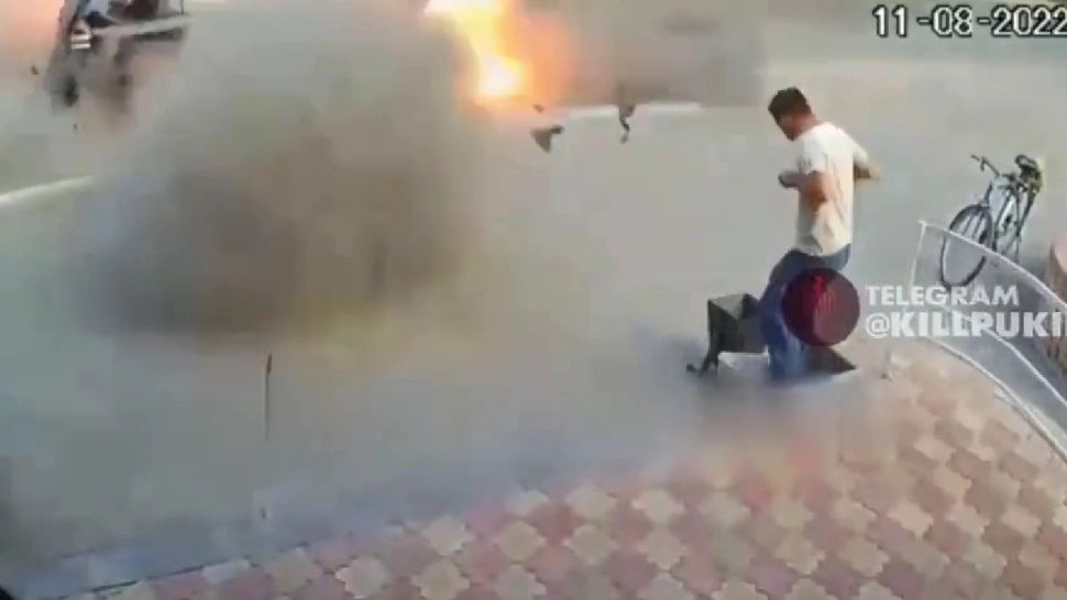 VIDEO șocant;  Momentul în care mașina unui colaboraționist rus SARE ÎN AER