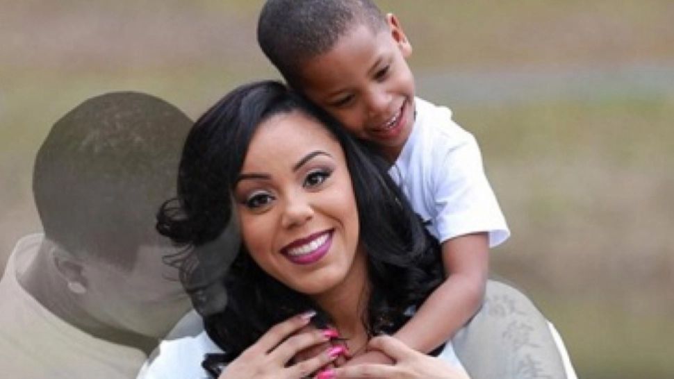 Soţul i-a murit înainte ca aceasta să nască. După două luni, a privit pozele şi aproape a leşinat! Detaliul care a șocat familia