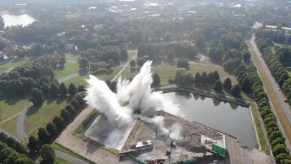 Monumentul „eliberatorilor sovietici", demolat după 40 de ani, în Letonia - VIDEO