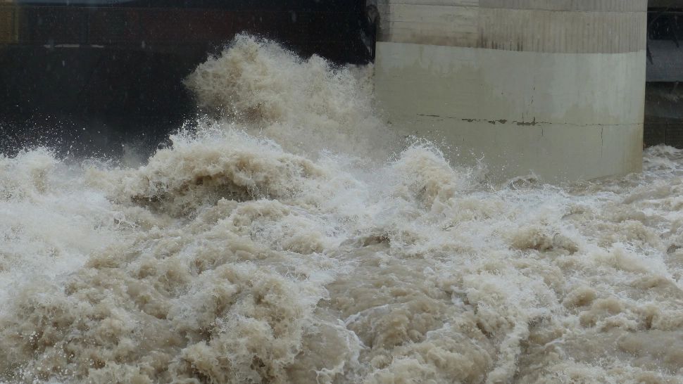 Inundații în România! Cod galben şi Cod portocaliu pe râuri din mai multe judeţe - Zonele vizate