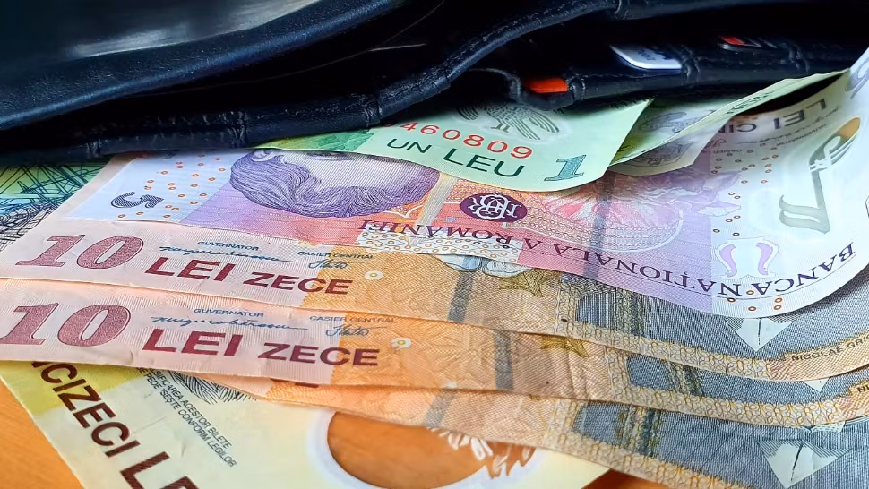 Salariile românilor, împărțite frățește cu statul: Ce impozite cresc din 2025 - scenariile pe masa coaliției  