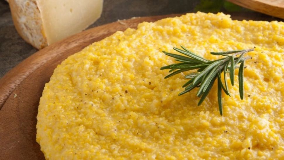 Cum trebuie să faci mămăliga pentru a nu avea cocoloaşe 