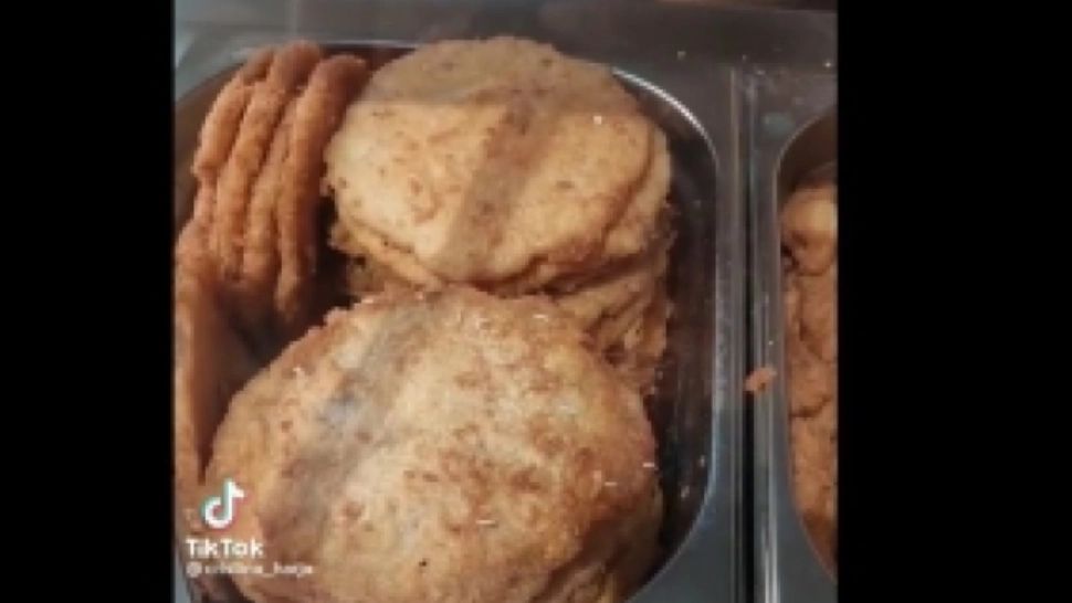 Carne cu VIERMI la vânzare în București. Fast food închis și amendat cu 19.000 de lei - Imagini dezgustătoare - VIDEO