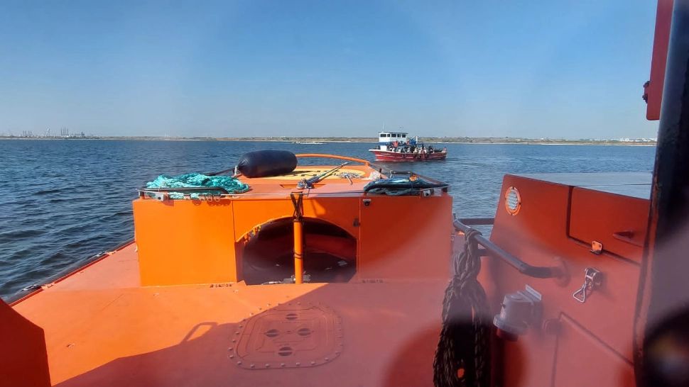 Navă cu migranți, descoperită pe mare, în apropiere de Vama Veche - VIDEO