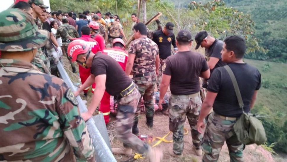 Accident cu 16 morți, printre care și copii, în Peru. Camioneta în care se aflau a căzut într-o prăpastie - VIDEO