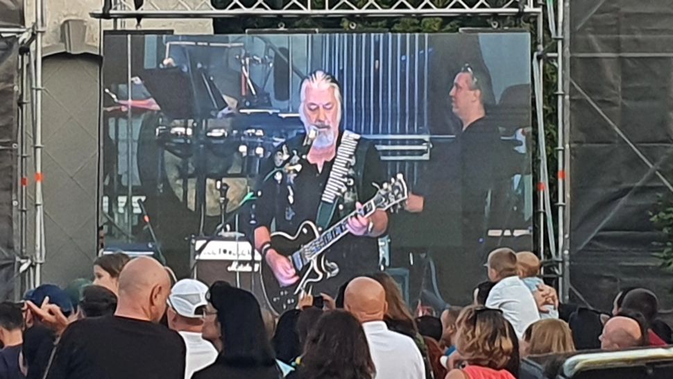 Dominic Fritz, huiduit pe scena concertului Phoenix de Ziua Timişoarei – VIDEO