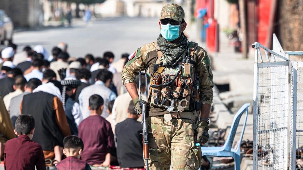 Atentat cu bombă la o moschee din Kabul: 20 de morți, zeci de răniți