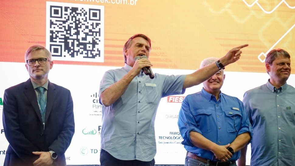 Președintele Braziliei s-a dat din nou în SPECTACOL. A sărit să bată un influencer celebru, un fel de "Ceaușescu" local - VIDEO 