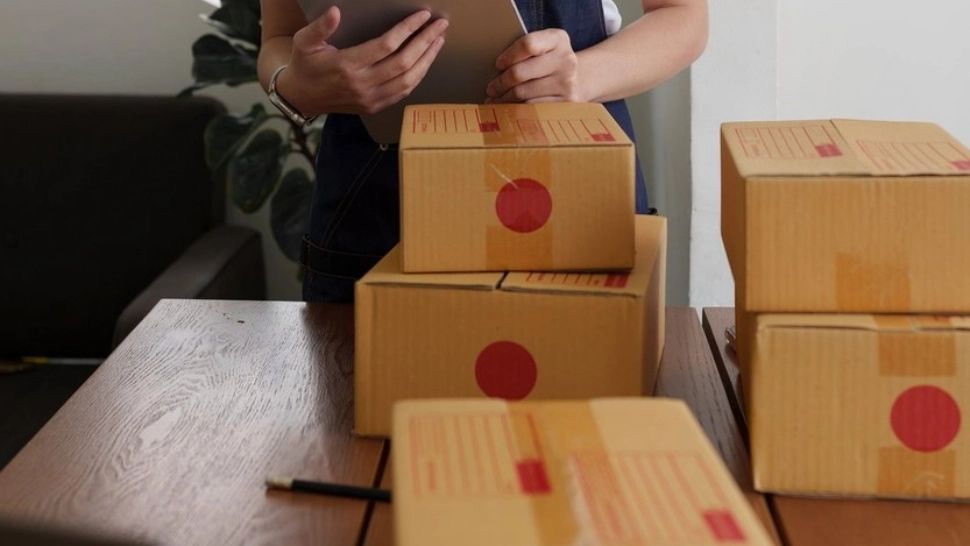 ANAF a pus ochii pe cei care vând ONLINE. Toate plățile la livrare vor fi verificate 