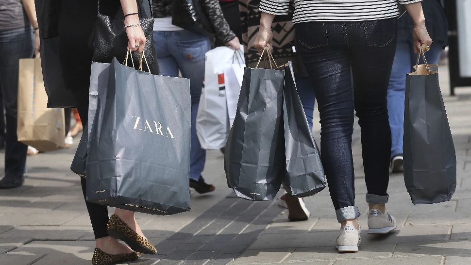 Sancțiunile dezbracă rușii: aproape 80% dintre mărcile de îmbrăcăminte au părăsit Rusia sau și-au încetat activitățile