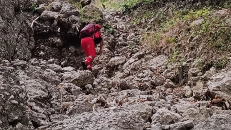 Copil de 12 ani, căzut cu motocicleta într-o prăpastie, lângă Cavnic, într-o zonă greu accesibilă! Intervenție dificilă a salvatorilor