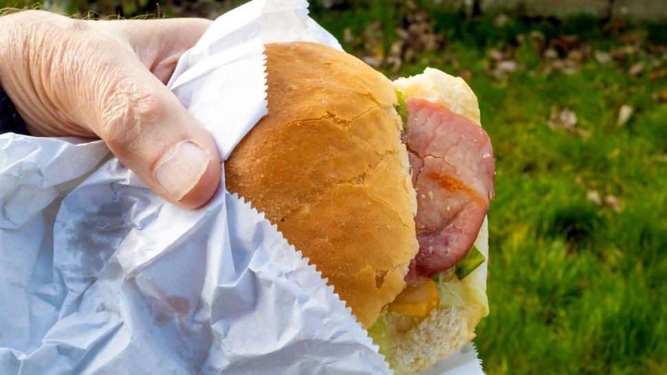 A primit o amendă usturătoare pentru...2 sandviciuri. Cum s-a întâmplat totul