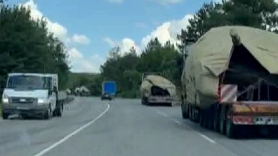Blindatele sovietice donate de Macedonia de Nord Ucrainei tranzitează România