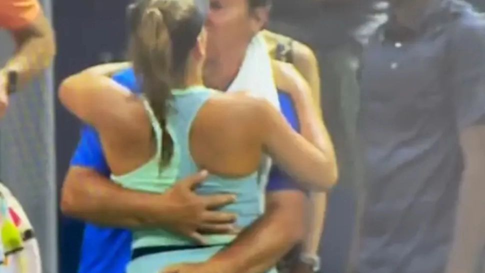 VIDEO | Gest șocant la US Open! O tenismenă în vârstă de 16 ani, atinsă pe fund de tată și antrenor!