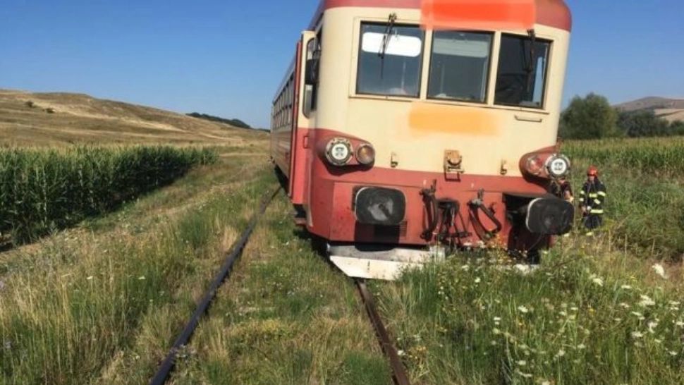 Un tren Regio a deraiat, în Mureș. Pompierii au interevnit rapid