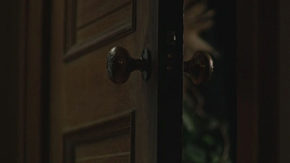 Jaf în 7 minute! Un hoț a spart o locuință din centrul orașului Alba Iulia, în timp ce proprietarii erau acasă