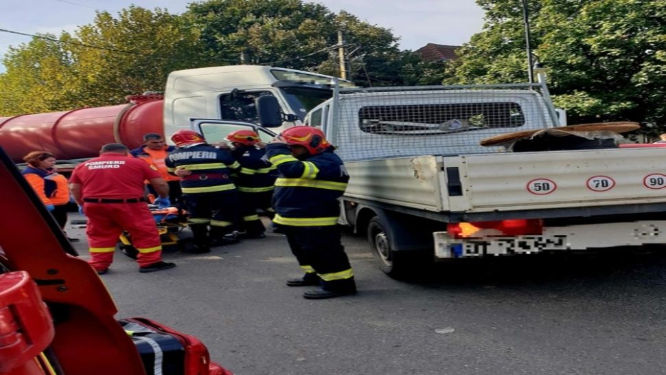Cinci persoane rănite în urma unui accident violent în județul Giurgiu, între o vidanjă şi o camionetă