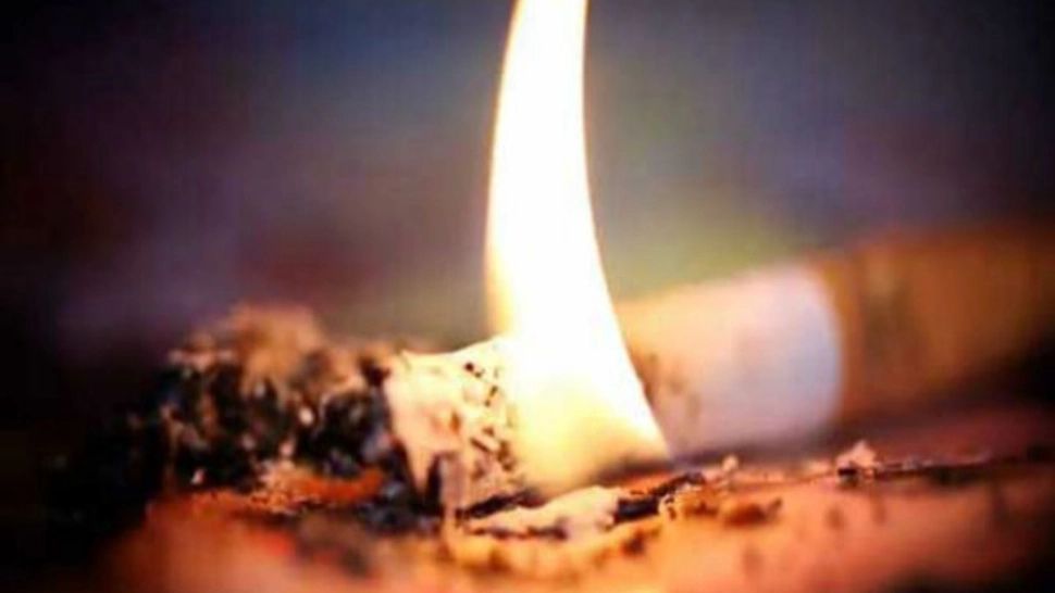 O femeie imobilizată la pat a murit într-un incendiu provocat de o țigară