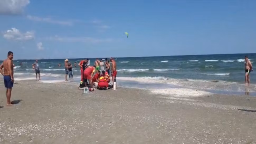 Bărbat în vârstă de 55 de ani, scos din mare inconștient în Eforie Nord