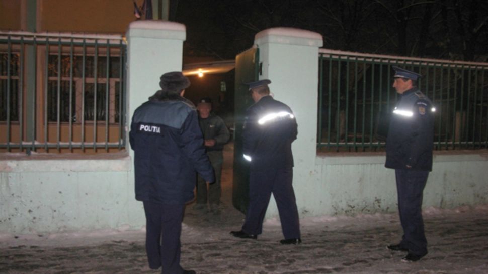 Doi agenți de pază depistați dormind în timpul serviciului, iar un altul se afla sub influența alcoolului - Controale la sânge