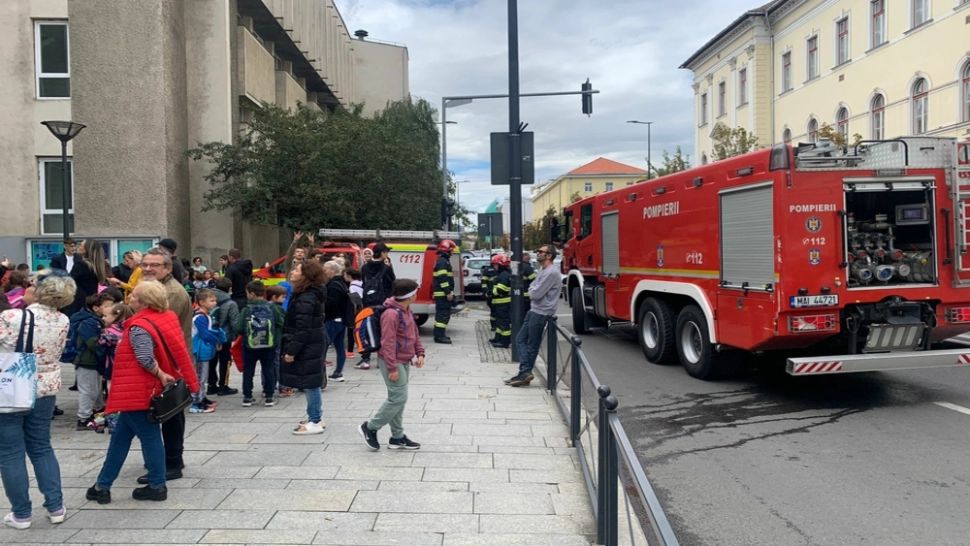 ALERTĂ la Colegiul Național George Coșbuc din Cluj-Napoca! Toţi elevii au fost evacuaţi - FOTO