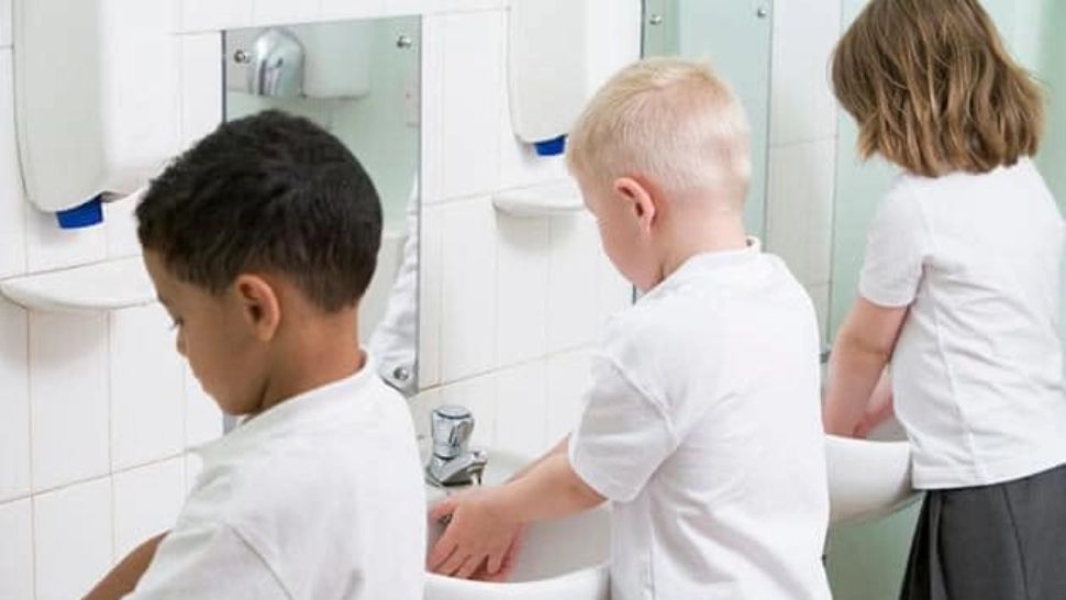 Set de RECOMANDĂRI privind igiena în şcoli, în contextul pandemiei de COVID şi al apropierii sezonului gripal. Anunțul Ministerului Sănătății