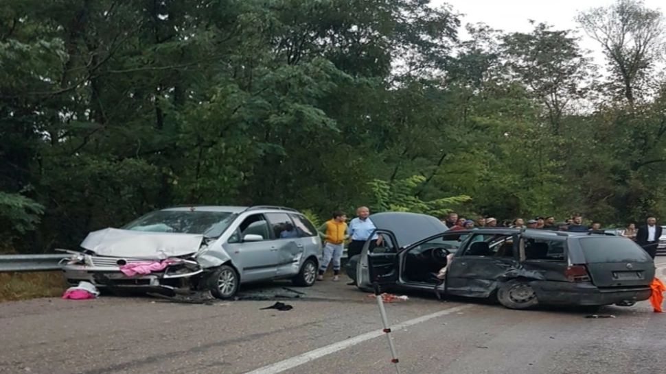 Impact frontal între două mașini, în județul Constanța: un mort și 9 răniți. Printre victime, și 3 copii - Trafic complet BLOCAT