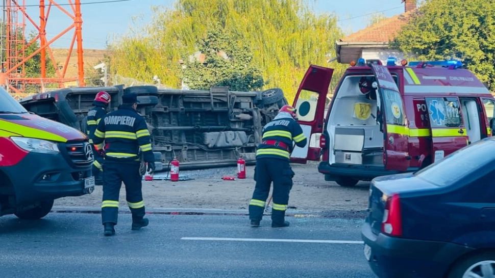 Accident cu 15 victime, în Galați. Un TIR condus de un cetățean din Republica Moldova a intrat într-un microbuz - FOTO&VIDEO
