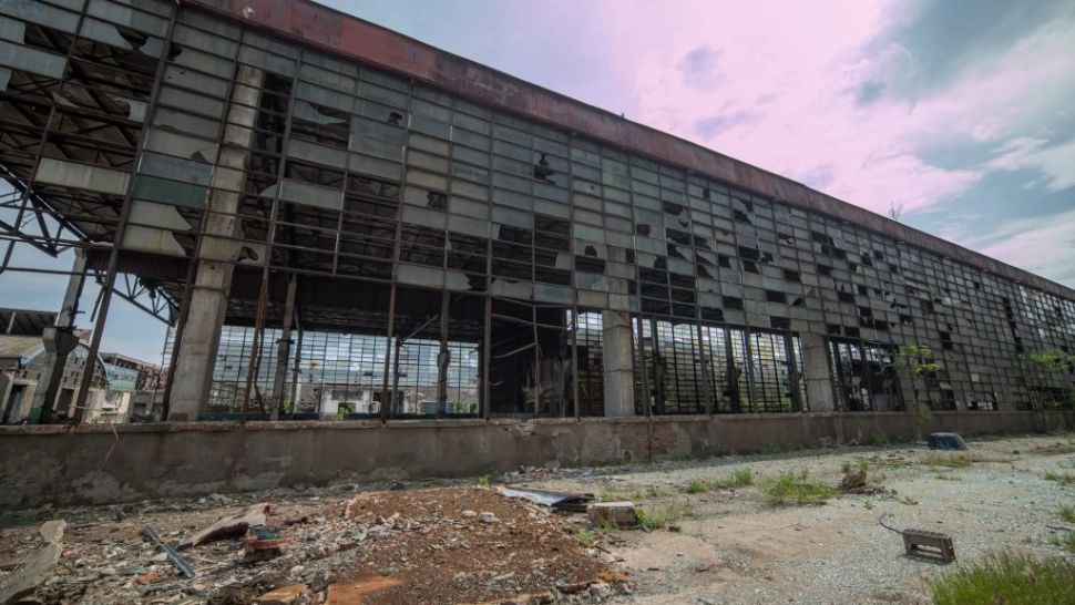 Cine e afaceristul care demolează ilegal fosta fabrică "Aversa" - Culisele Statului Paralel