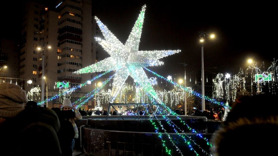 Primarul Daniel Băluță le cere oamenilor să decidă dacă vor sau nu luminițe de sărbători în Sectorul 4