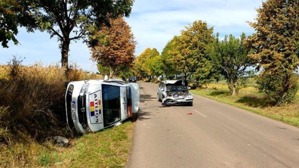 Accident incredibil, în Botoșani! Un şofer beat a intrat cu maşina într-o autospecială de Poliţie