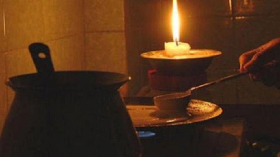 Românii, obligați să stea în frig și întuneric, ca pe vremea lui Ceaușescu - Guvernul face GHID de raționalizare a energiei - VIDEO