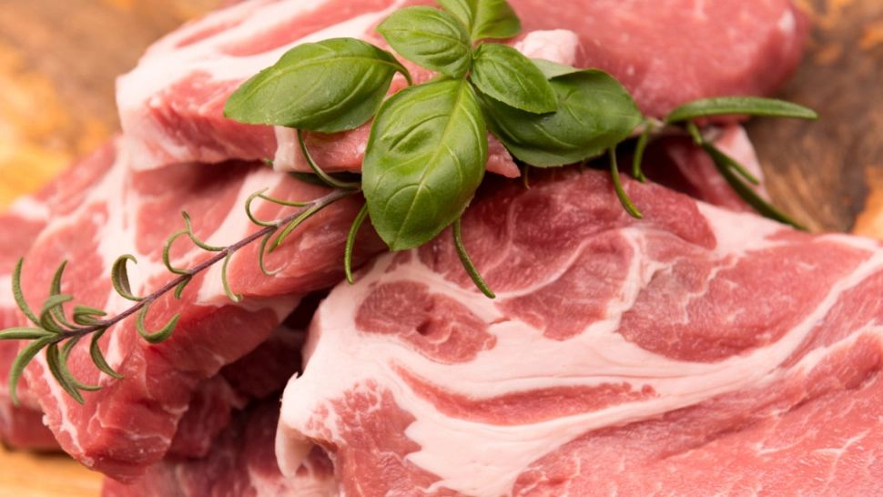 Fermierii cer facturi plafonate - APEL urgent către Guvern: „Suntem sub limita supraviețuirii. Producția națională de carne, în pericol”