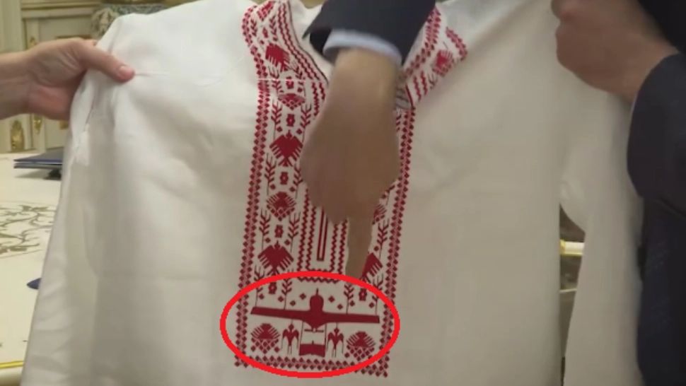 Zelenski l-a primit la Kiev pe șeful companiei care face drone Bayraktar. CADOUL inedit primit de liderul ucrainean - VIDEO 