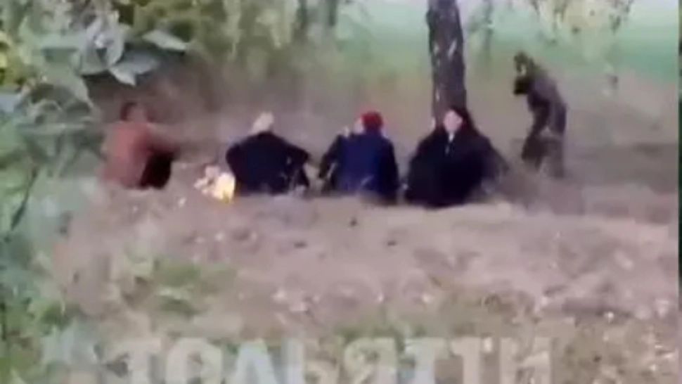 Recruții ruși, nevoiți să facă focul în pădure să nu înghețe de frig! Mobilizarea parțială solicitată de Putin se desfășoară HAOTIC - VIDEO 