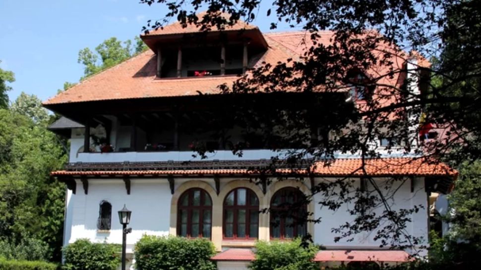 Guvernul se ÎMPRUMUTĂ să repare clădirile de patrimoniu. Cine are interesul să fie reabilitat Conacul Brătienilor din județul Argeș?