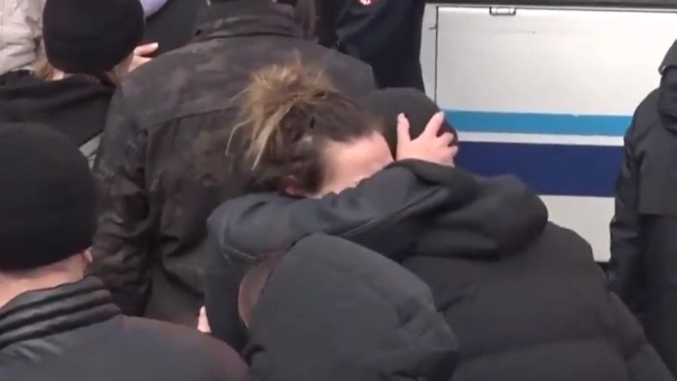 Lacrimi și tristețe în rândul rușilor încorporați forțat. PRIMELE IMAGINI cu mobilizarea parțială din Siberia - VIDEO