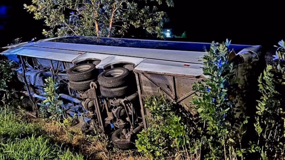 Accident cu zeci de persoane implicate, în Giurgiu! 2 victime, după impactul dintre un autocar și un microbuz - FOTO